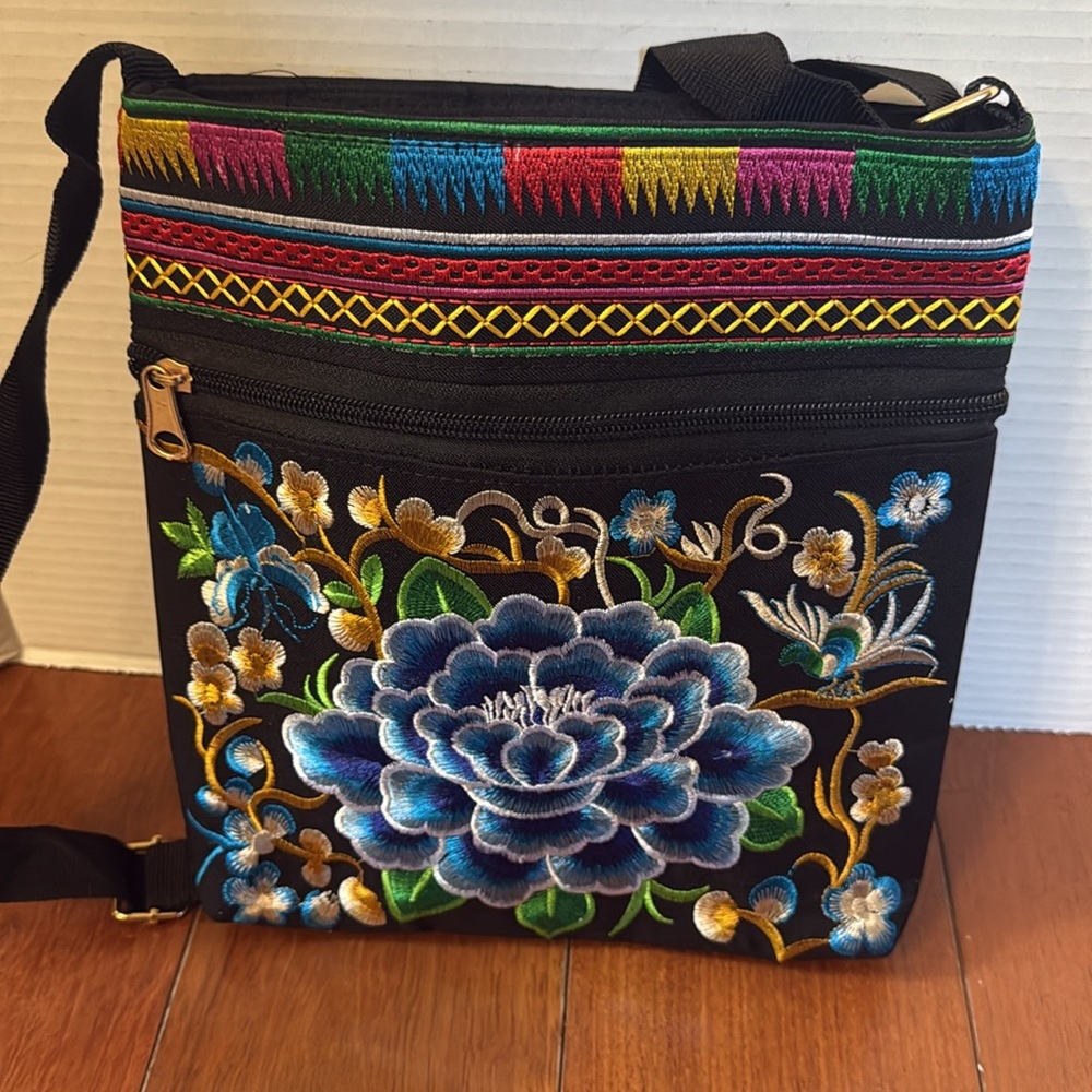 Women’s Double sided Embroidered Floral Crossbody Bag purse and Wallet Set NWOT - Picture 10 of 12